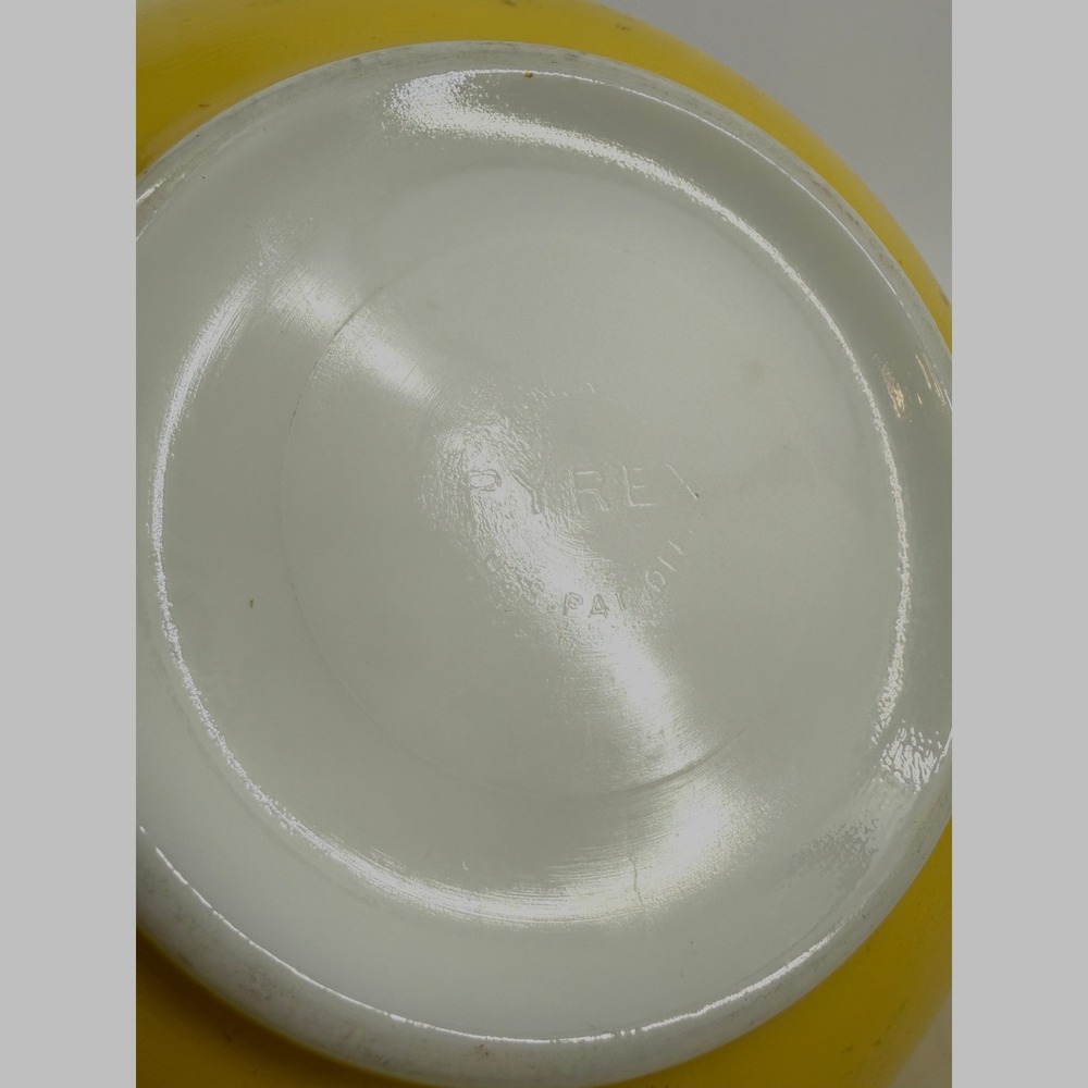 Pyrex Mixing Bowl Unisex 404 4 QT Yellow Vintage Milk Glass MCM Primary Series - Picture 11 of 13